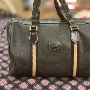 Black Gucci bag used but still in good condition